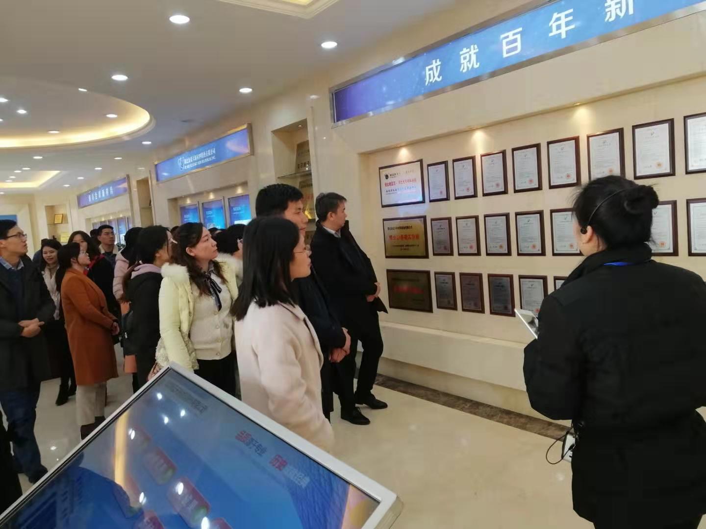 華師大經(jīng)管學(xué)院調(diào)研組來我司調(diào)研