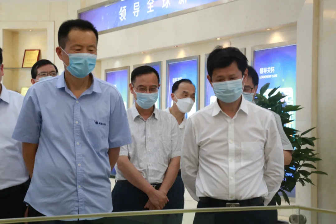 華中師范大學(xué)黨委書記趙凌云一行，來我司考察調(diào)研