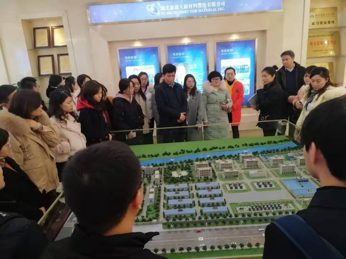 華師大經(jīng)管學(xué)院調(diào)研組來我司調(diào)研